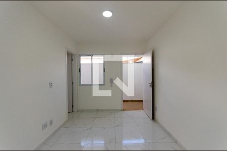 Sala de apartamento para alugar com 2 quartos, 38m² em Vila Santa Edwiges, São Paulo