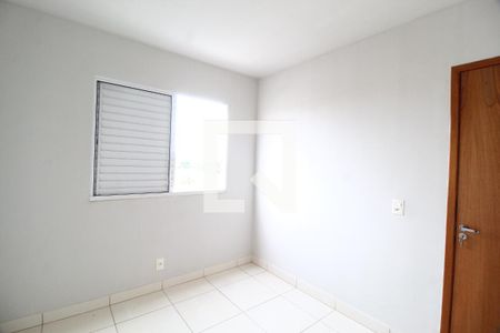 Quarto 2 de apartamento para alugar com 2 quartos, 50m² em Jardim Holanda, Uberlândia