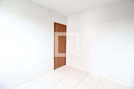 Quarto 2 de apartamento para alugar com 2 quartos, 50m² em Jardim Holanda, Uberlândia