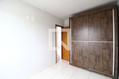 Quarto 1 de apartamento para alugar com 2 quartos, 50m² em Jardim Holanda, Uberlândia