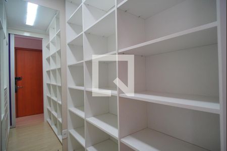 Closet da suíte de apartamento para alugar com 2 quartos, 92m² em Pátria Nova, Novo Hamburgo