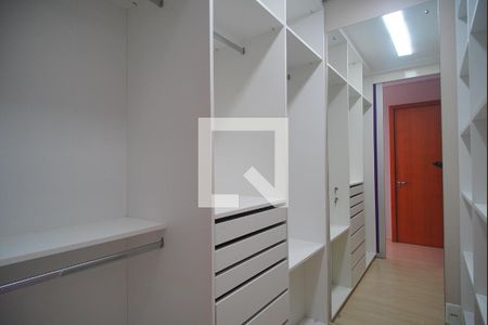 Closet da suíte de apartamento para alugar com 2 quartos, 92m² em Pátria Nova, Novo Hamburgo