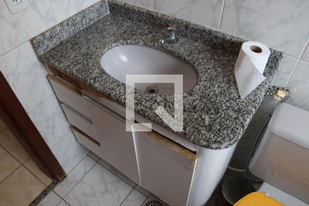 Banheiro da Suíte de casa de condomínio para alugar com 4 quartos, 180m² em Santa Genoveva, Goiânia