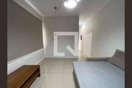 Sala de TV de casa à venda com 4 quartos, 180m² em Cidade São Francisco, São Paulo