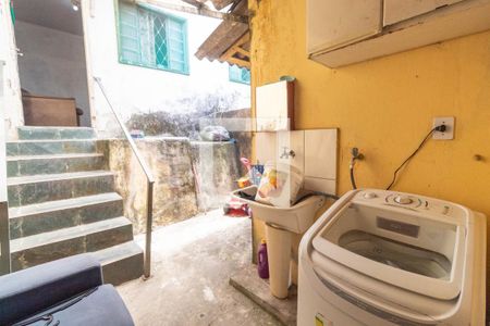 Casa à venda com 250m², 4 quartos e 2 vagas Casa à venda com 250m², 4 quartos e 2 vagasLavanderia