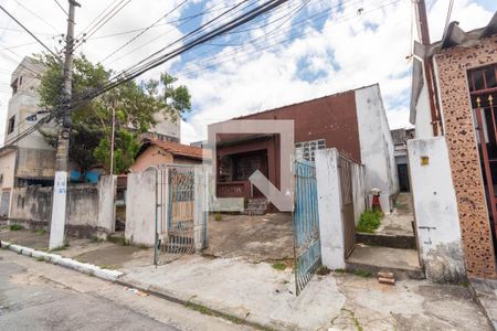 Casa à venda com 250m², 4 quartos e 2 vagas Casa à venda com 250m², 4 quartos e 2 vagasFachada