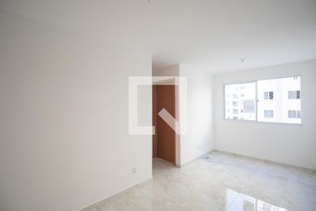 Sala de apartamento para alugar com 2 quartos, 43m² em Colubandê, São Gonçalo