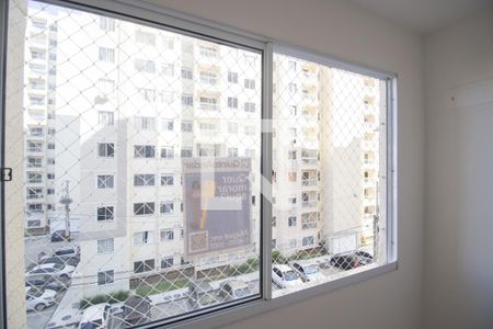 Sala de apartamento para alugar com 2 quartos, 43m² em Colubandê, São Gonçalo