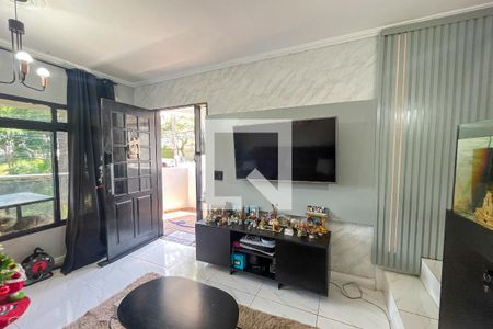 Sala de casa à venda com 3 quartos, 314m² em Jardim Monjolo, São Paulo