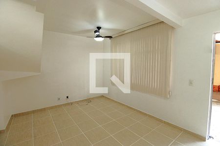 Sala de casa para alugar com 3 quartos, 100m² em Cascadura, Rio de Janeiro