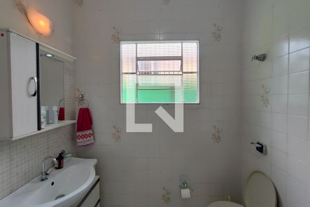 Casa à venda com 215m², 5 quartos e 2 vagas Casa à venda com 215m², 5 quartos e 2 vagasBanheiro 2