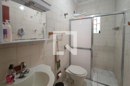 Casa à venda com 215m², 5 quartos e 2 vagas Casa à venda com 215m², 5 quartos e 2 vagasBanheiro
