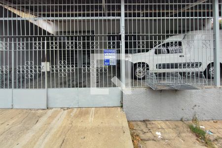 Casa à venda com 215m², 5 quartos e 2 vagas Casa à venda com 215m², 5 quartos e 2 vagasPLACA INSTALADA NA FACHADA