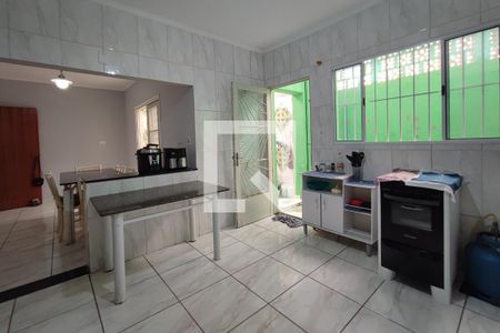 Casa à venda com 215m², 5 quartos e 2 vagas Casa à venda com 215m², 5 quartos e 2 vagasCozinha