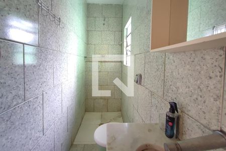 Casa à venda com 215m², 5 quartos e 2 vagas Casa à venda com 215m², 5 quartos e 2 vagasEdícula - Banheiro