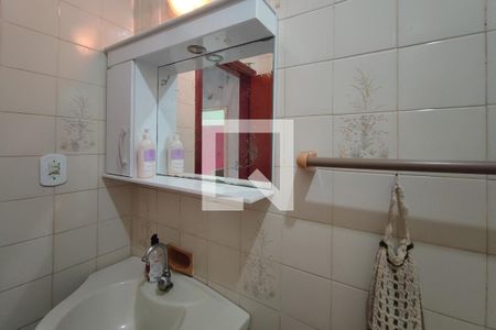 Casa à venda com 215m², 5 quartos e 2 vagas Casa à venda com 215m², 5 quartos e 2 vagasBanheiro