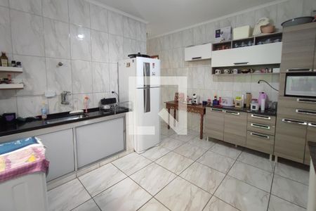 Casa à venda com 215m², 5 quartos e 2 vagas Casa à venda com 215m², 5 quartos e 2 vagasCozinha