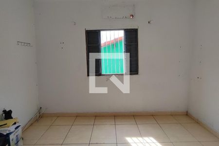 Casa à venda com 215m², 5 quartos e 2 vagas Casa à venda com 215m², 5 quartos e 2 vagasEdícula - Quarto 2