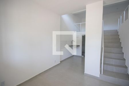 Sala de casa para alugar com 1 quarto, 32m² em Barro Vermelho, São Gonçalo