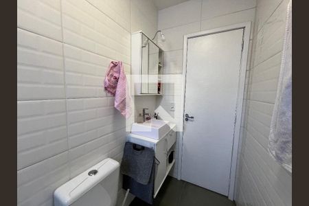 Banheiro de apartamento à venda com 1 quarto, 40m² em Vila Rosa, Novo Hamburgo