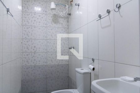 Banheiro de kitnet/studio para alugar com 1 quarto, 20m² em Bonfim, Belo Horizonte