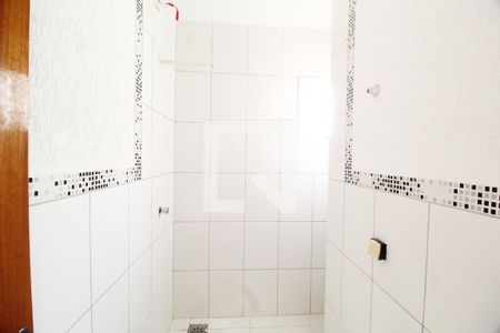 Banheiro Social de apartamento para alugar com 2 quartos, 62m² em Jardim Holanda, Uberlândia