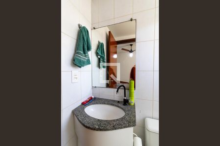 Banheiro do Quarto 1 de apartamento para alugar com 3 quartos, 70m² em Ponte Preta, Campinas