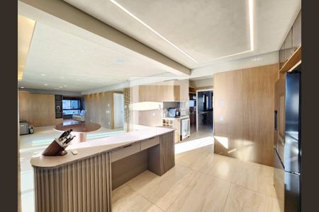 Apartamento à venda com 202m², 3 quartos e 3 vagas Apartamento à venda com 202m², 3 quartos e 3 vagasCozinha