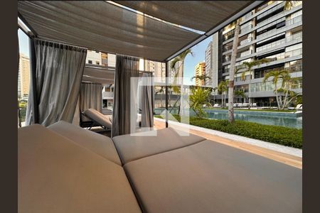 Apartamento à venda com 202m², 3 quartos e 3 vagas Apartamento à venda com 202m², 3 quartos e 3 vagasDescanso piscina