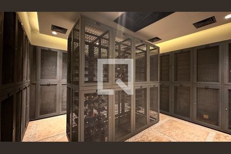 Apartamento à venda com 202m², 3 quartos e 3 vagas Apartamento à venda com 202m², 3 quartos e 3 vagasAdega