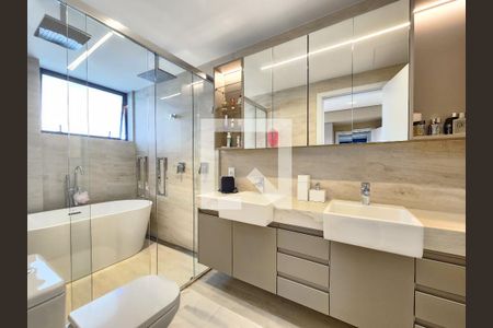 Apartamento à venda com 202m², 3 quartos e 3 vagas Apartamento à venda com 202m², 3 quartos e 3 vagasBanheiro da Suíte Master