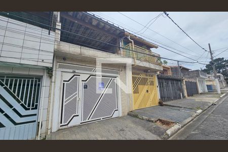 Casa à venda com 94m², 2 quartos e 1 vaga Casa à venda com 94m², 2 quartos e 1 vagaFachada