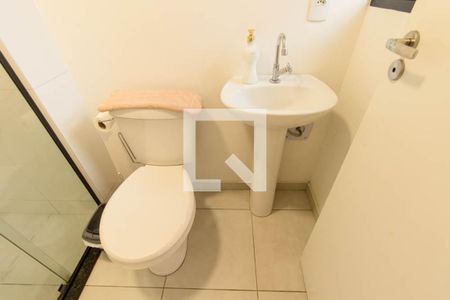 Banheiro Social de apartamento para alugar com 1 quarto, 20m² em Novo Mundo, Curitiba