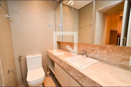 Banheiro suíte de apartamento para alugar com 1 quarto, 33m² em Lourdes, Belo Horizonte