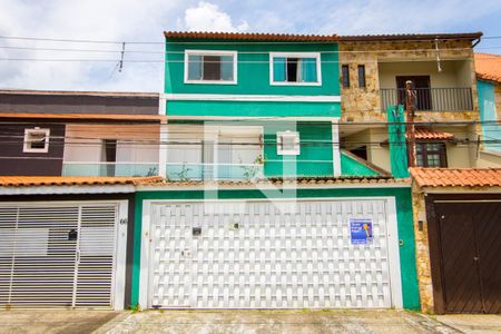 Casa à venda com 72m², 4 quartos e 2 vagas Casa à venda com 72m², 4 quartos e 2 vagasFachada