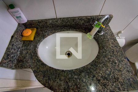 Casa à venda com 72m², 4 quartos e 2 vagas Casa à venda com 72m², 4 quartos e 2 vagasBanheiro