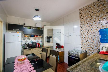 Casa à venda com 72m², 4 quartos e 2 vagas Casa à venda com 72m², 4 quartos e 2 vagasCozinha