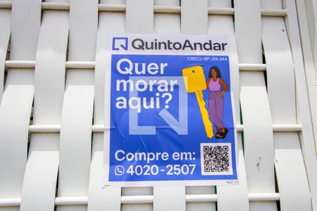 Casa à venda com 72m², 4 quartos e 2 vagas Casa à venda com 72m², 4 quartos e 2 vagasPlaquinha instalada na fachada