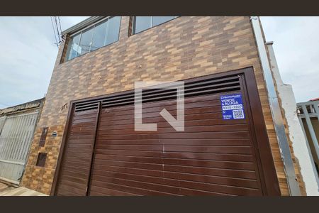 Casa à venda com 125m², 3 quartos e 2 vagas Casa à venda com 125m², 3 quartos e 2 vagasFachada