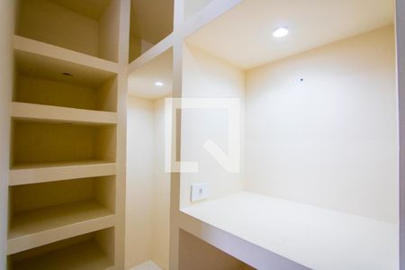 Closet do quarto 1 de apartamento para alugar com 3 quartos, 82m² em Vila Nossa Senhora das Vitórias, Mauá