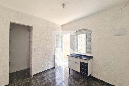 Cozinha de casa para alugar com 1 quarto, 40m² em Jardim Haia do Carrao, São Paulo