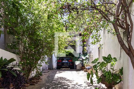 Casa à venda com 400m², 3 quartos e 10 vagas Casa à venda com 400m², 3 quartos e 10 vagasGaragem