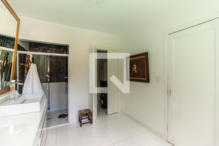 Casa à venda com 400m², 3 quartos e 10 vagas Casa à venda com 400m², 3 quartos e 10 vagasBanheiro da Suíte 3