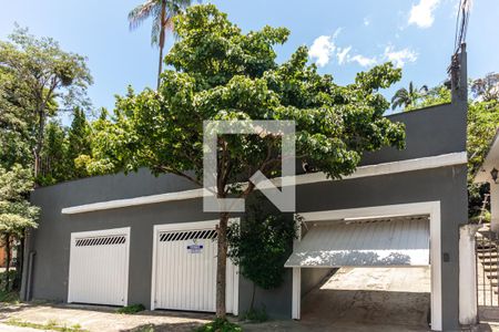 Casa à venda com 400m², 3 quartos e 10 vagas Casa à venda com 400m², 3 quartos e 10 vagasFachada