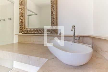 Casa à venda com 400m², 3 quartos e 10 vagas Casa à venda com 400m², 3 quartos e 10 vagasBanheiro da Suíte 2