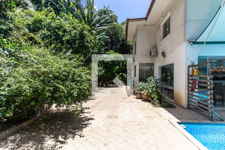 Casa à venda com 400m², 3 quartos e 10 vagas Casa à venda com 400m², 3 quartos e 10 vagasQuintal