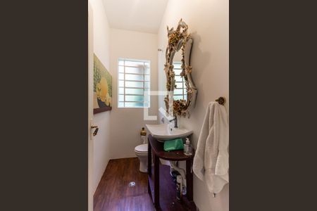 Casa à venda com 400m², 3 quartos e 10 vagas Casa à venda com 400m², 3 quartos e 10 vagasLavabo