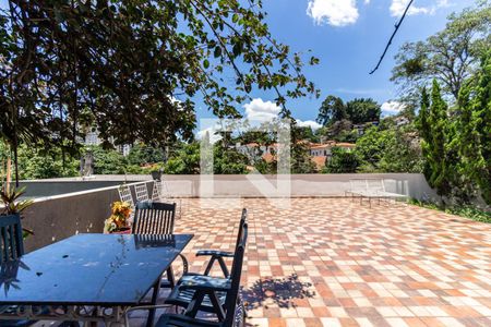 Casa à venda com 400m², 3 quartos e 10 vagas Casa à venda com 400m², 3 quartos e 10 vagasVaranda Frontal