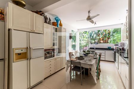 Casa à venda com 400m², 3 quartos e 10 vagas Casa à venda com 400m², 3 quartos e 10 vagasCozinha