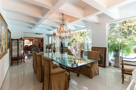 Casa à venda com 400m², 3 quartos e 10 vagas Casa à venda com 400m², 3 quartos e 10 vagasSala de Jantar